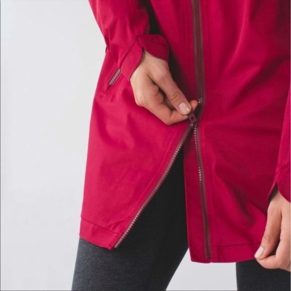 Lululemon Definitely Raining Jacket Cranberry Red Size 8 Hooded Rain Coat - Picture 10 of 10